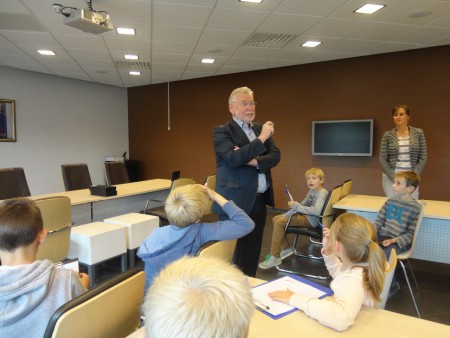 De burgemeester legt het uit.